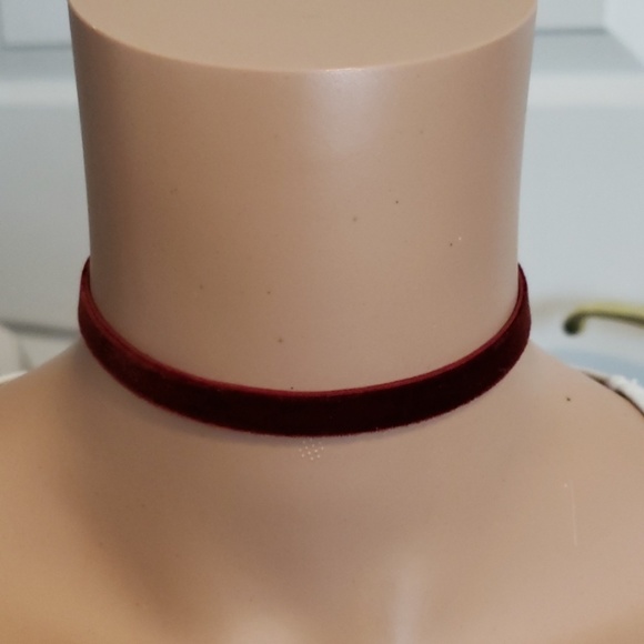 Jewelry - Stretchy dark red adjustable choker necklace